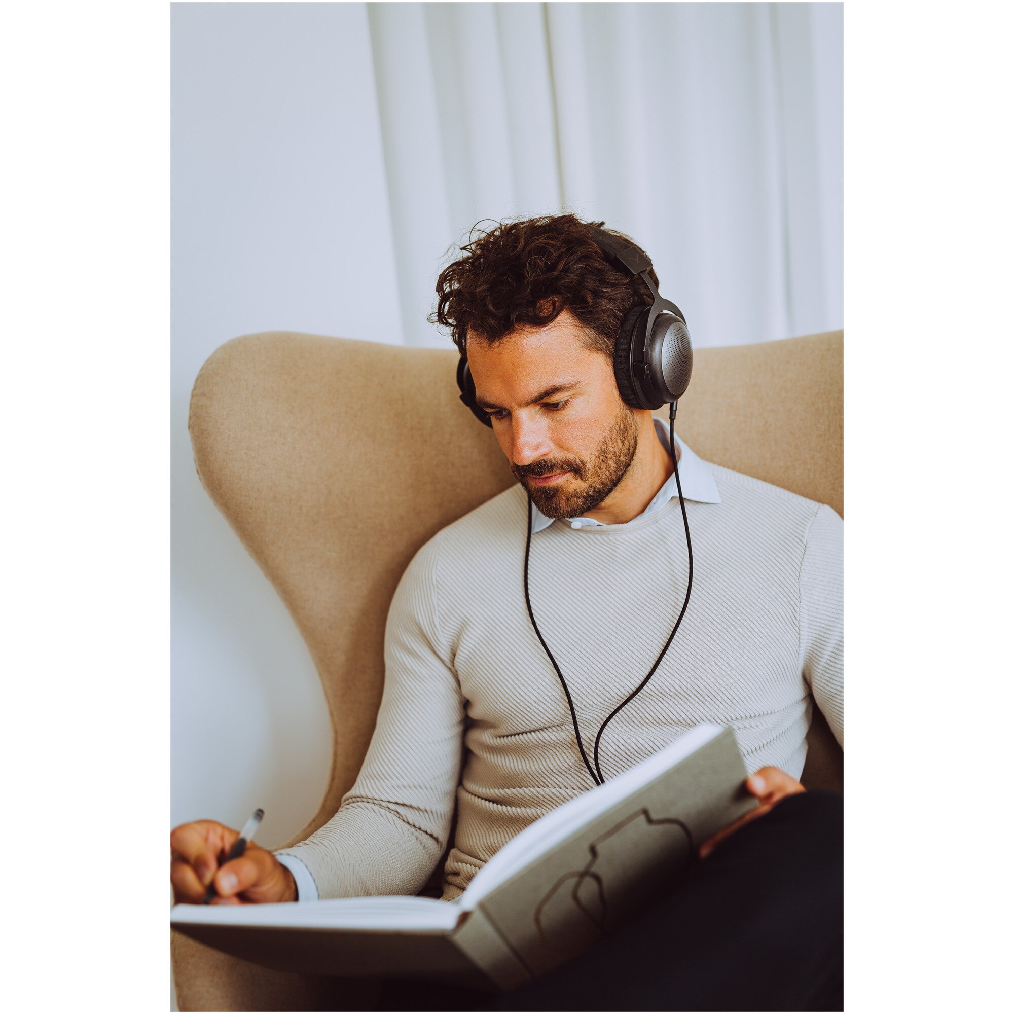 Casti Over-Ear Beyerdynamic T1 3rd generation, Cu Fir, Hi-Res Audio, Tesla Technology, Black