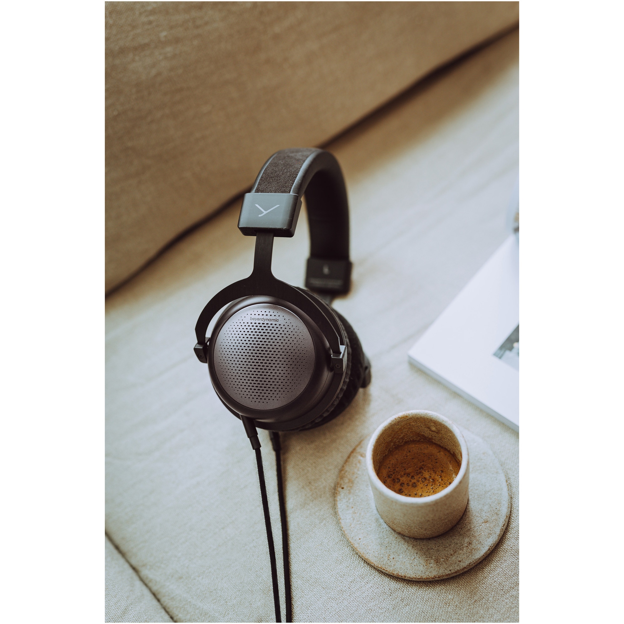 Casti Over-Ear Beyerdynamic T1 3rd generation, Cu Fir, Hi-Res Audio, Tesla Technology, Black