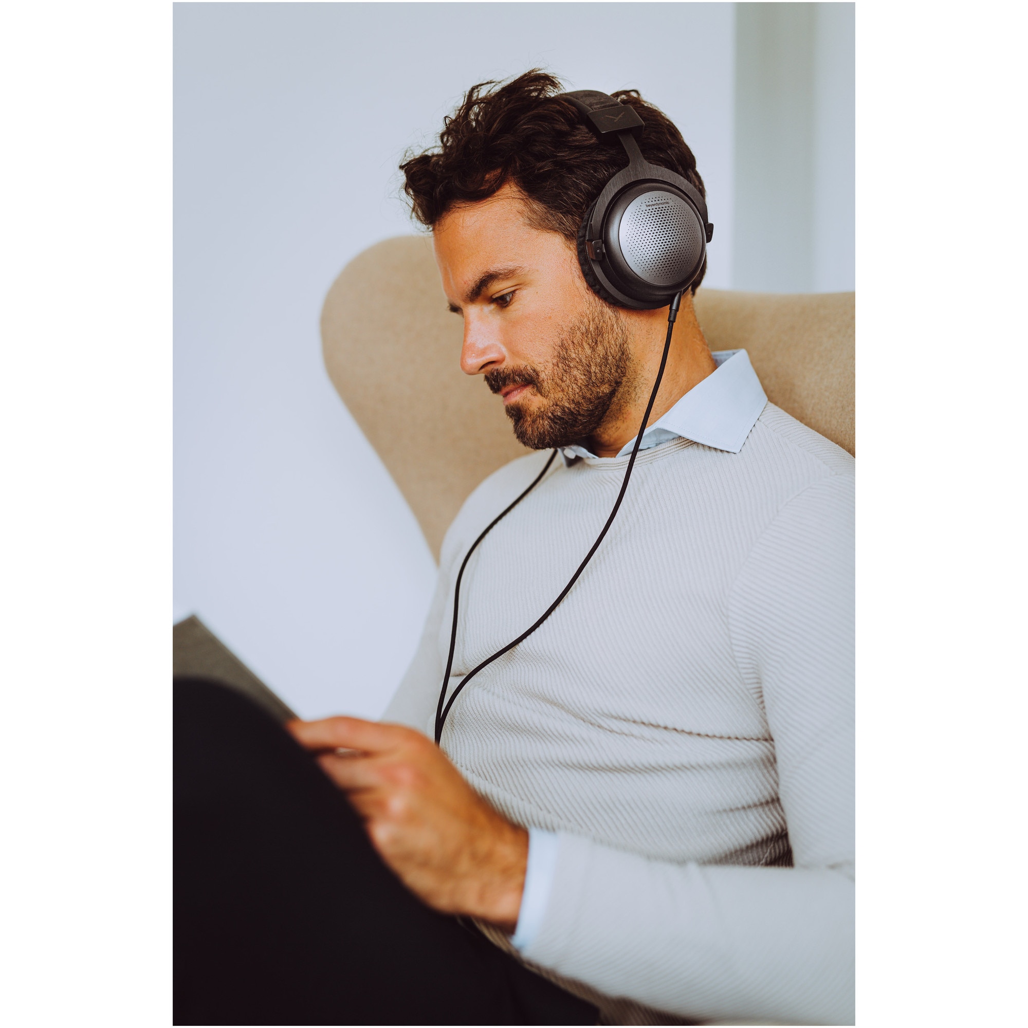 Casti Over-Ear Beyerdynamic T1 3rd generation, Cu Fir, Hi-Res Audio, Tesla Technology, Black