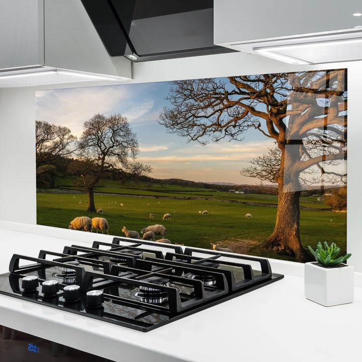 ARTHUB, Konyhai üveg hátfal 60x120 cm, 4 mm edzett, Védő gáz­tűzhely, Fröccsenésgátló, Hőálló, tájképek, vidéki, Pretty Green Land