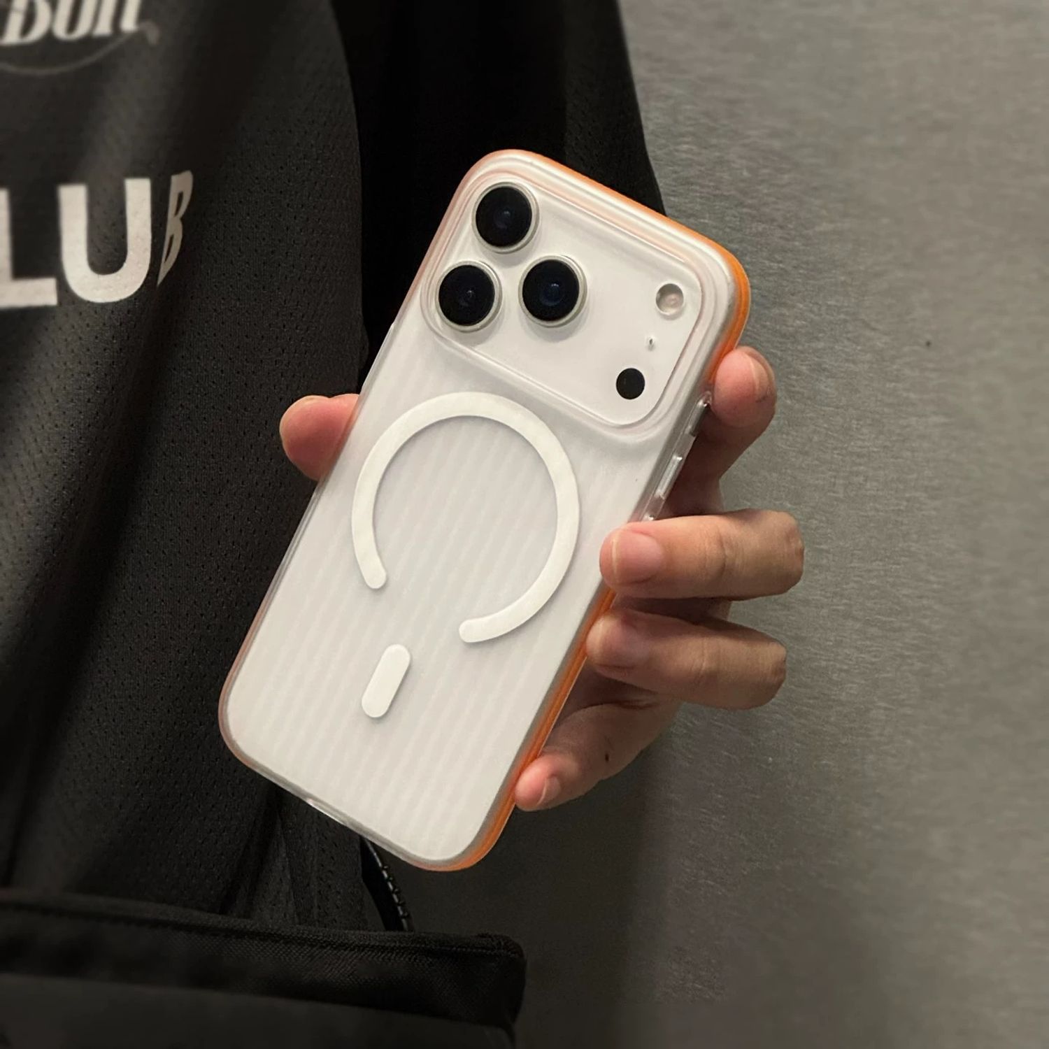 Husa telefon pentru Apple iPhone 17 Pro, Magnetic MagSafe, Slim, ultra-light, Antiderapant ondulat, Coaja dura mata, Alb transparent/Portocaliu