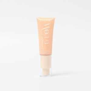 Fond de ten si baza de machiaj