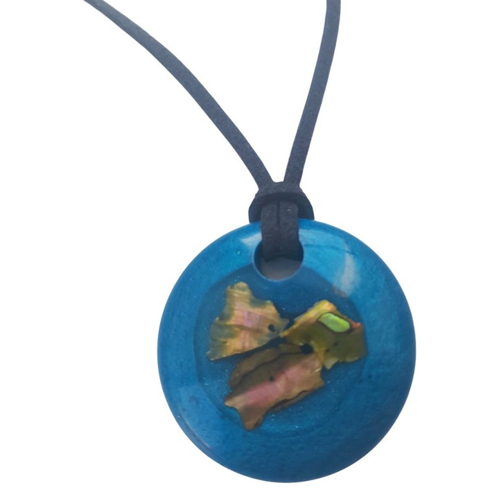 Colier cu pandantiv unicat realizat manual, rotund, albastru, cu diametru de 4 cm