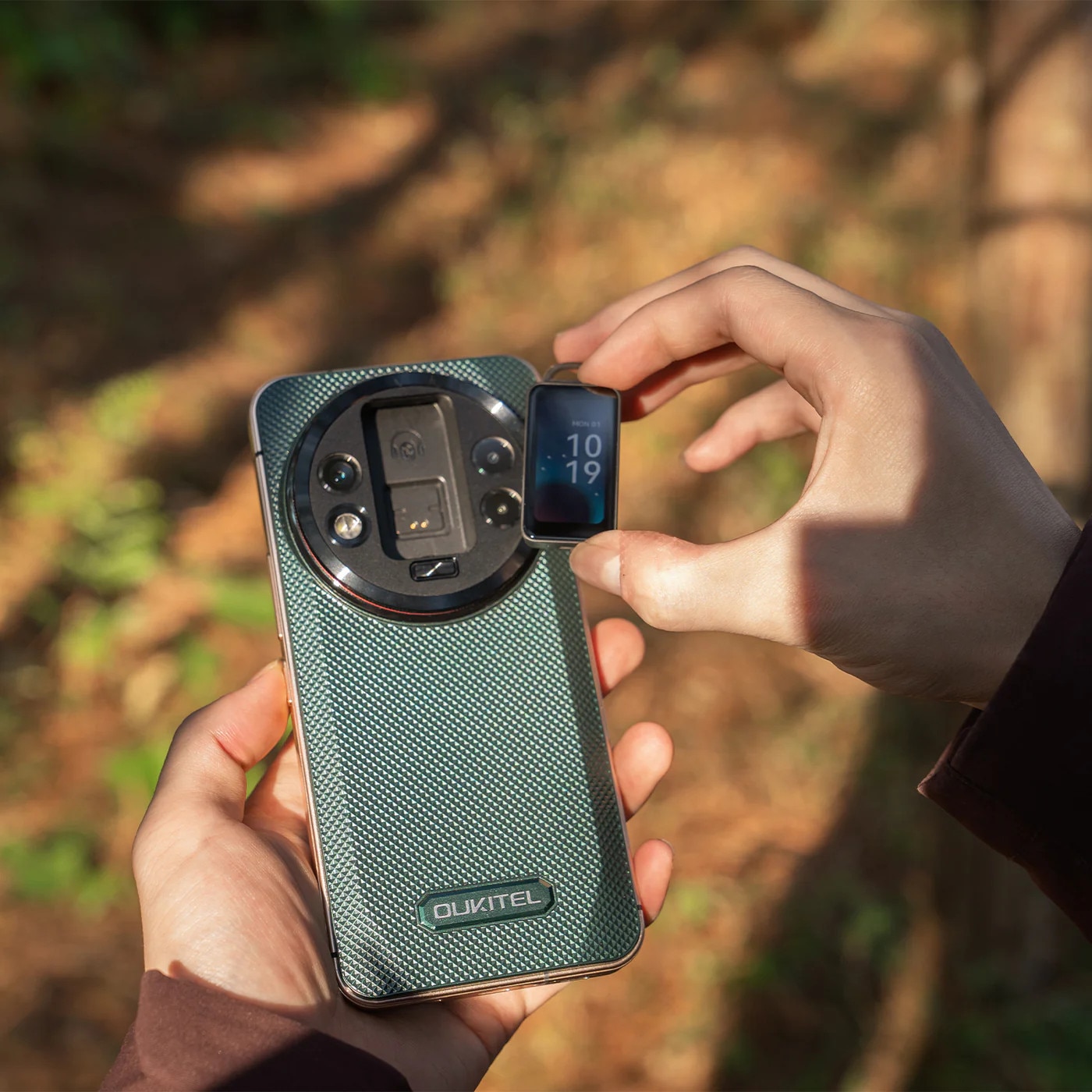 Telefon mobil Oukitel WP200 Pro, Verde, 5G, 6.7" FHD+ AMOLED, Ecran Smart Detasabil, 72GB RAM (24GB+48GB extensibili), 1TB ROM, Android 15, Dimensity 8200, 108MP+32MP, 8800mAh, 45W, Dual SIM