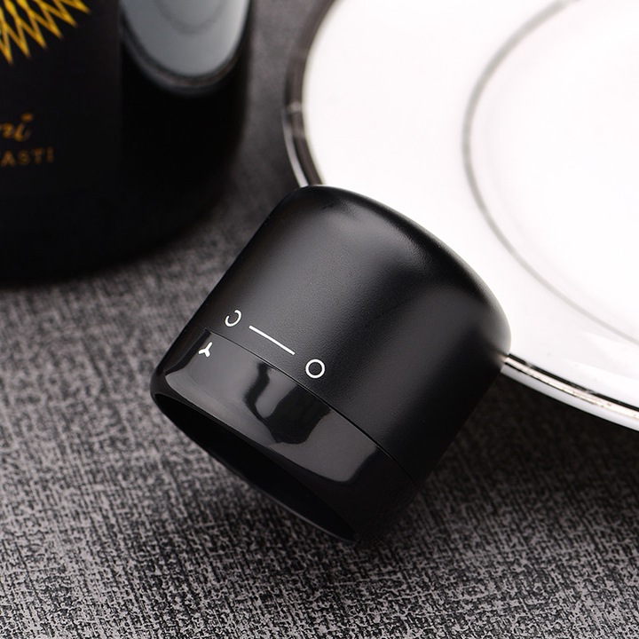 Dop pentru etansare a sticlelor de vin si sampanie, AB Luxury Concept®, cu sistem de blocare, reutilizabil, cu garnitura ermetica din silicon, adaptabil pentru dimensiuni de 18-19mm, din ABS si silicon, culoare negru