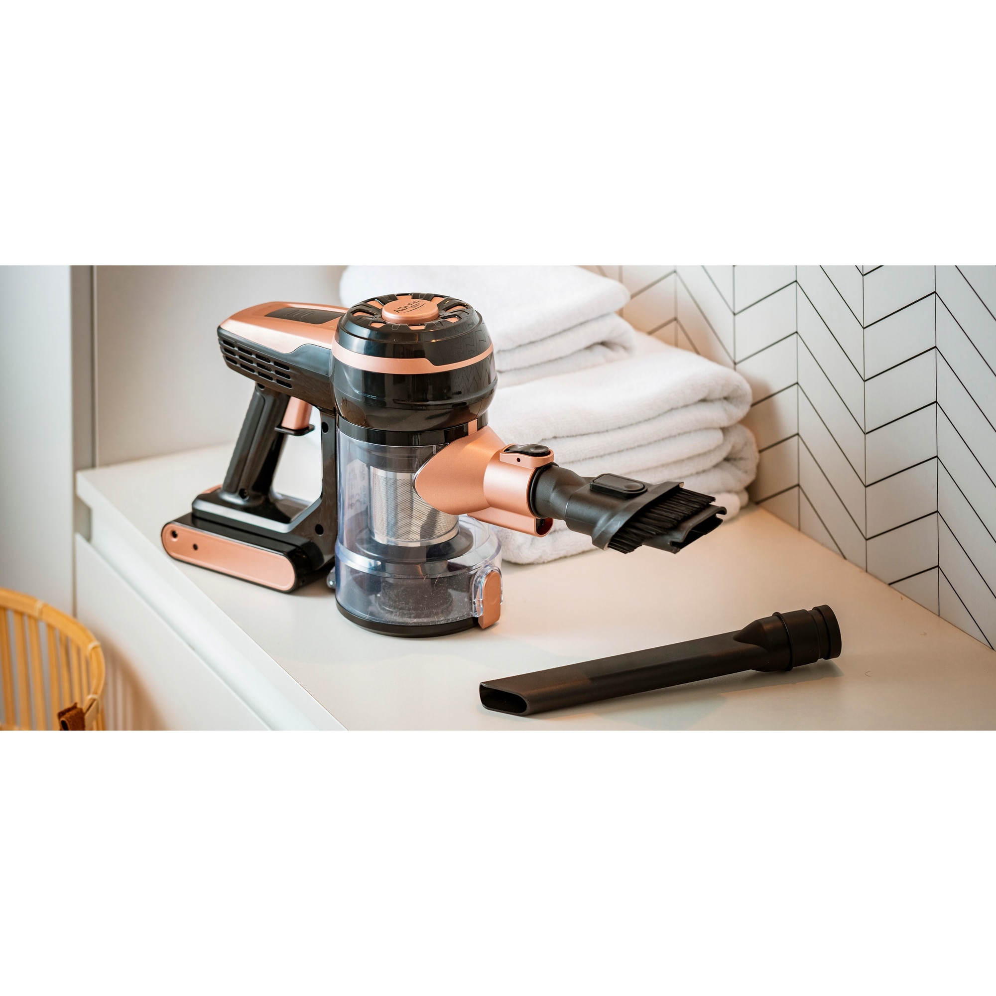 Aspirator fara sac Adler AD 7044, 250W, 40 min autonomie, 0.8L, fara fir