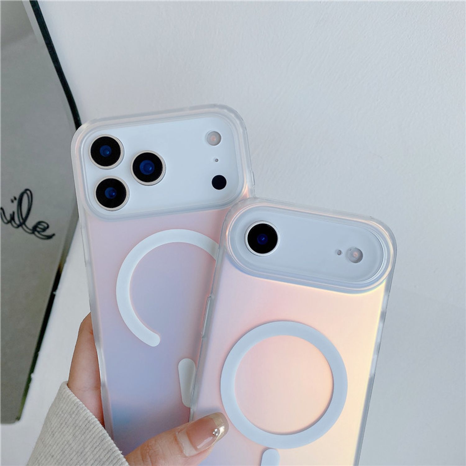 Husa pentru Apple iPhone 17 Pro Max, Magsafe, Antisoc, Schimbare Culoare din Unghiuri Diferite, Textura Mata, Multicolor/Alb