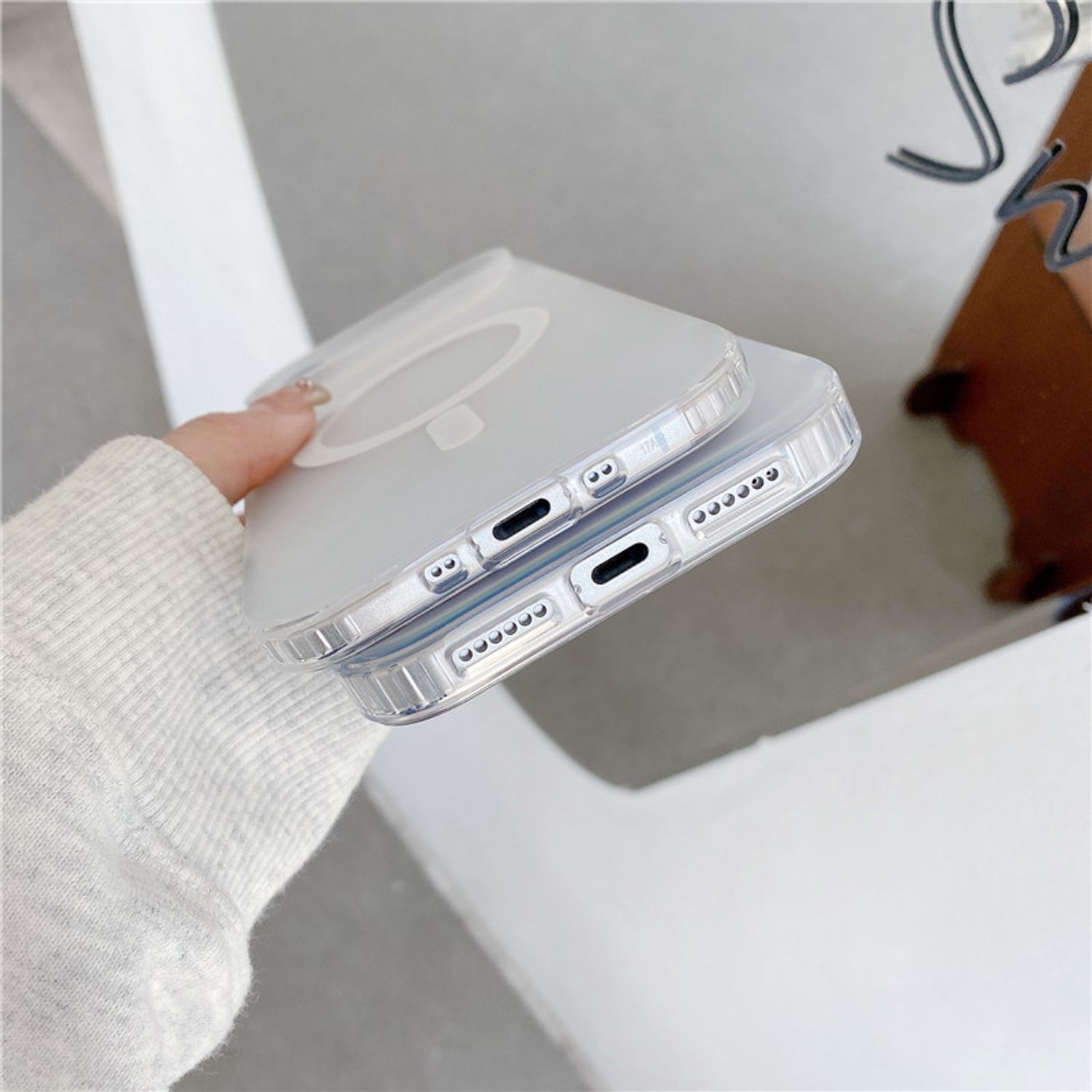 Husa pentru Apple iPhone 17 Pro Max, Magsafe, Antisoc, Schimbare Culoare din Unghiuri Diferite, Textura Mata, Multicolor/Alb