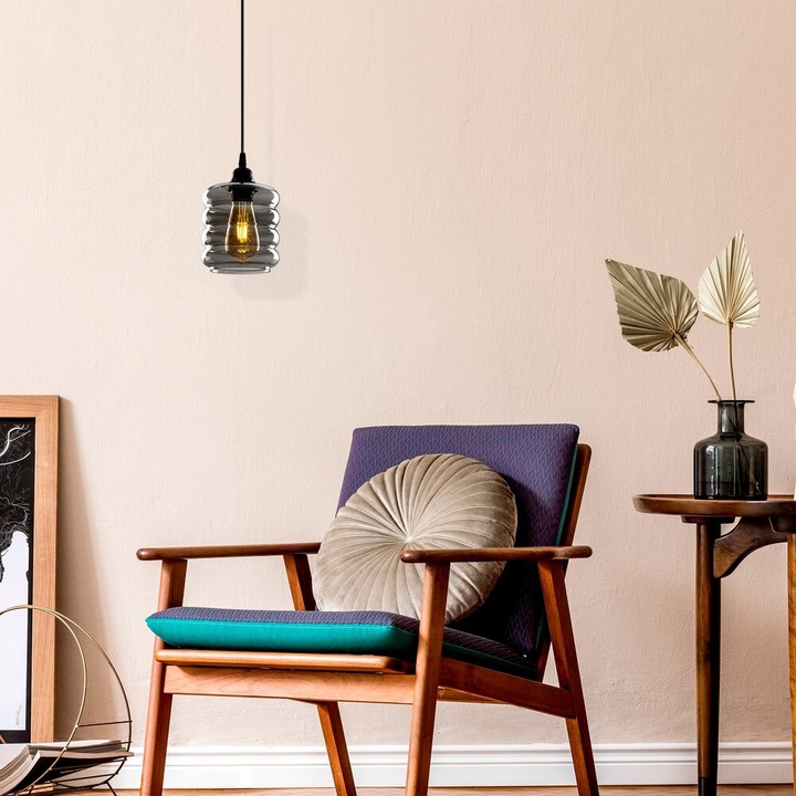 Candelabru industrial nostalgic, culoare fumurie, 14 x 14 cm | Înălțime reglabilă 118 cm | Corp metalic cu abajur din sticlă | Soclu E27, max. 40W | Perfect pentru spații de locuit și sufragerii moderne