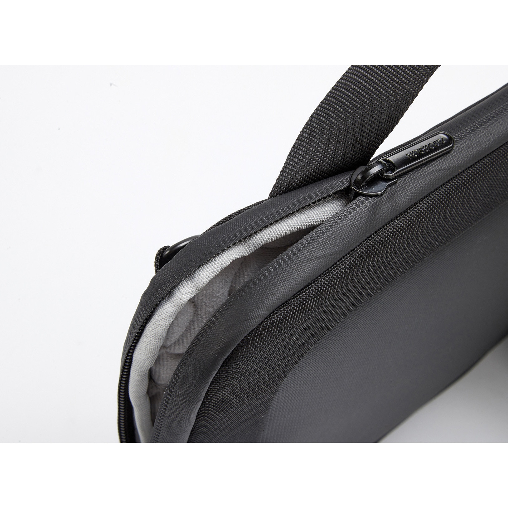 Geantă laptop XD Design 14", material R-pet 1200D, hidrofug, gri