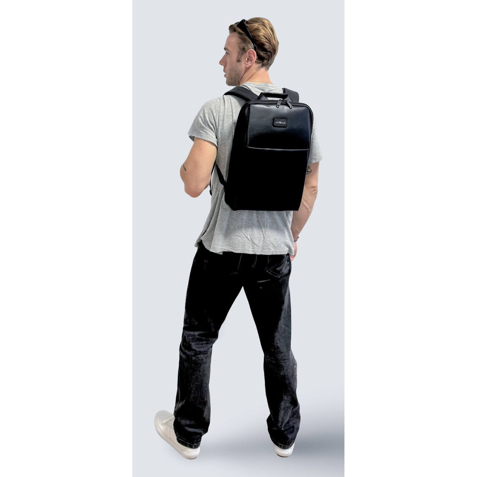 Rucsac business Aston, impermeabil, cu buzunar pentru laptop 15,6", buzunar pentru tableta 9", 46x30x9 cm, negru