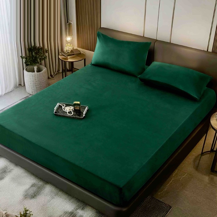 Set Husa de pat cu elastic CHIRASO, din CATIFEA, pentru saltele de 180x200cm si 160x200cm, include 2 Fete de Perna 50x74cm, UNI, verde