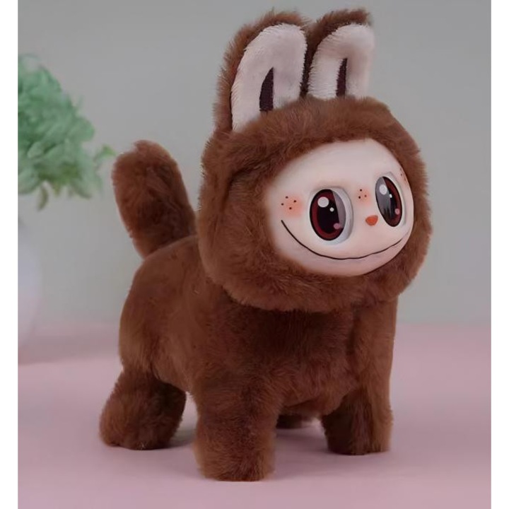 Jucarie Interactiva Labubu Electrica cu muzica– Plus Mers, Cantat, Fata Stralucitoare & Coada Oscilanta, 16cm Blana Maro