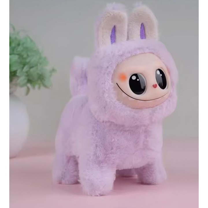 Jucarie Interactiva Labubu Electrica cu muzica– Plus Mers, Cantat, Fata Stralucitoare & Coada Oscilanta, 16cm Blana Violet