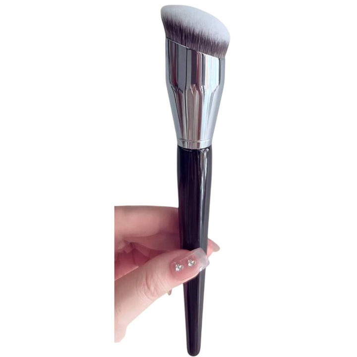 Pensula pentru aplicarea fondului de ten, maner din plastic, peri moi