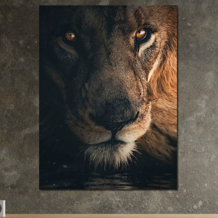 Tablou Canvas Premium, LuxCanva® M1365, Putere Ascunsa, 100 X 135 CM, Panza Bumbac 100% 400g/m2, Sasiu Lemn, Privire, Mister, Destin, Dominare, Forta, Leu, Stapan, Glorios, Maret, Nobil, Apa, Birou, Living, Camera Copil