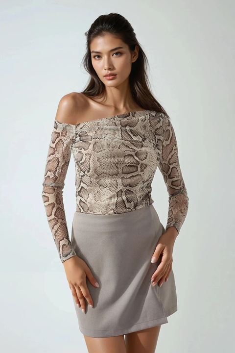 Bluza din tul cu guler asimetric cu imprimeu