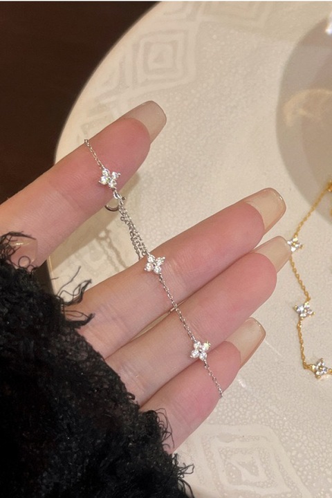 Bratara Delicata cu Charmuri Trifoi, Zirconiu Cubic, Argintie, 16x4cm