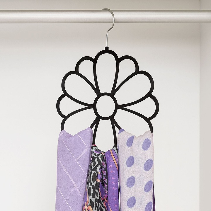 Закачалка от черен кадифе във формата на цвете с 15 места за шалове