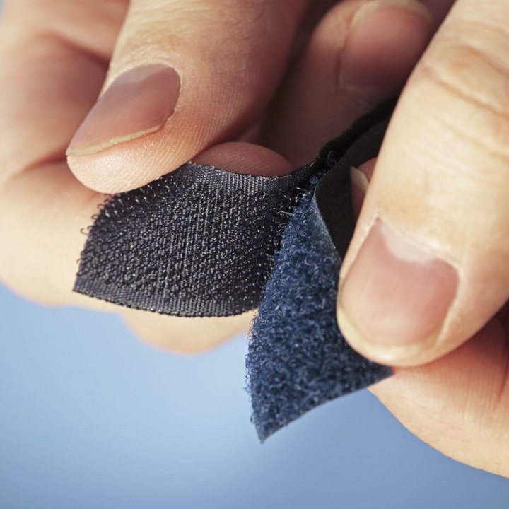 Banda dublu adeziva scai neagra 1m x 2cm