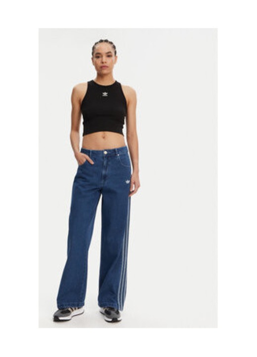 Alacsony derekú és bő szabású farmer