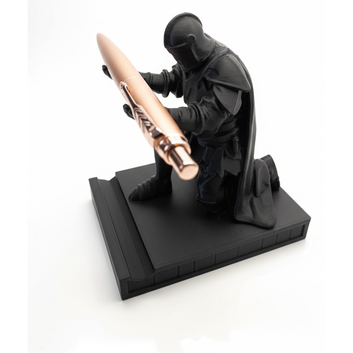 Suport 3D pentru creioane și pixuri, Cavalerul Loial, culoare neagră, material bioplastic ecologic