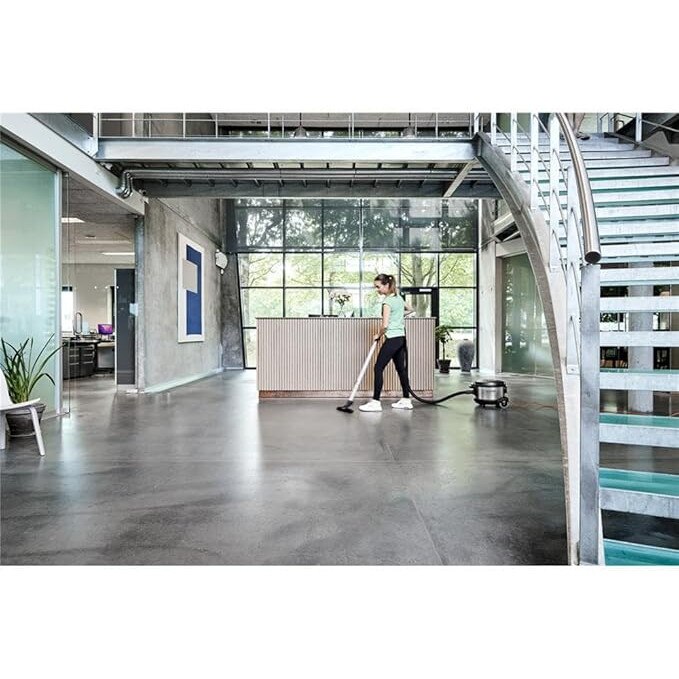 Aspirator comercial Nilfisk VP930 PRO HEPA S2 – 15 l, filtru HEPA, cablu 15 m, aspirator industrial argintiu, pentru curatare interior-exterior in hoteluri, scoli, spitale