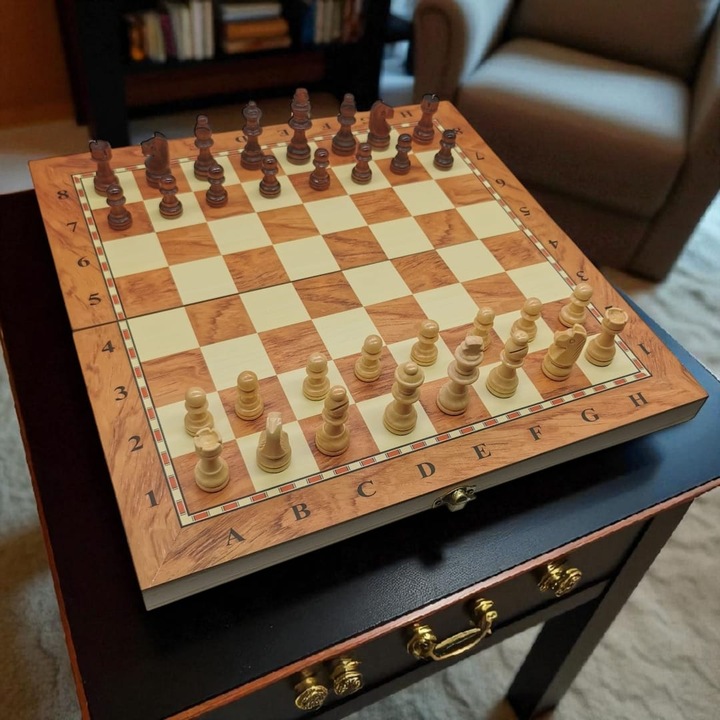 Игра на шах, табла и дама 34 см VisionXXI 1680, сгъваема дървена кутия, резбовани дървени фигури с магнитна таблетка, номерирана дъска, крал 6 см