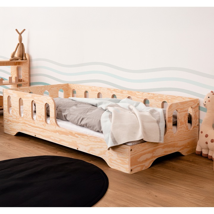 Pat single pentru copii 200x120 cm tip podea din lemn de pin natural – cu balustrada de siguranta, margini rotunjite si somiera pana la 300 kg – pat pentru baiat si fata, stil scandinav – TILA 1P – Smartwood