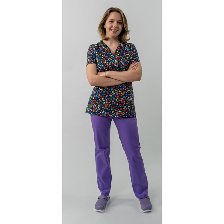 Bluza medicala Ana, de dama, cu imprimeu cod 82, cambrata, guler in V, marime XS