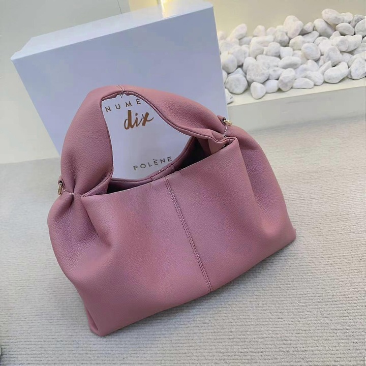 Női vödörtáska hasított bőrből, elefántcsont színű, belső rekesszel, díszítés nélkül