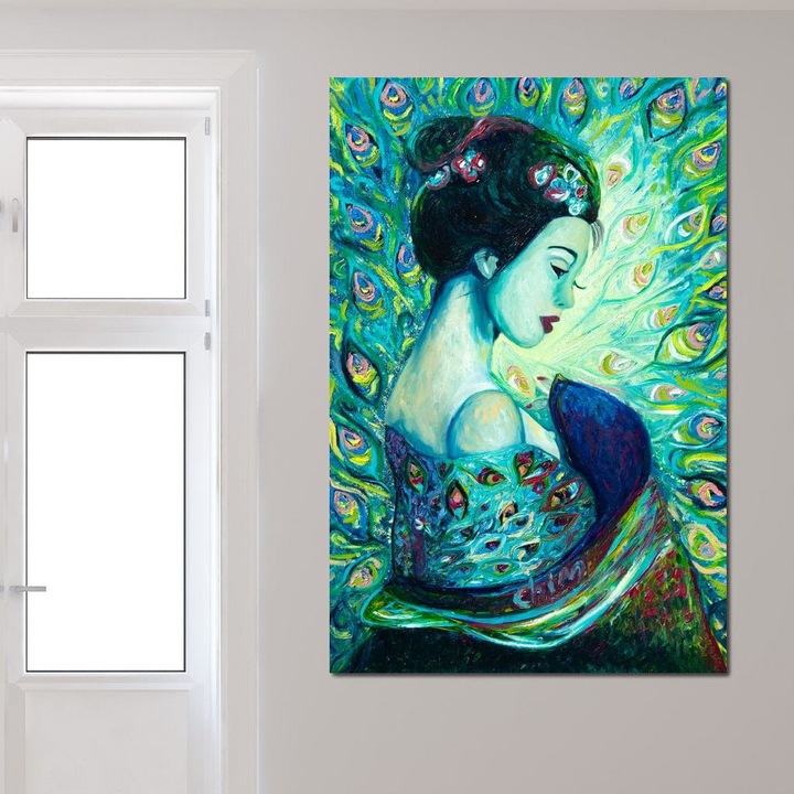 Премиум Платно Картина, LuxCanva® M1406, Изумрудена Гейша, 100 X 150 СМ, 100% Памучно Платно 400гр/м2, Дървена Рамка, Жена, Ориенталски, Екзотичен, Деликатен, Портрет, Картина, Ониричен, Символичен, Оперение, Паун, Абстрактен, Офис, Хол, Детска Стая