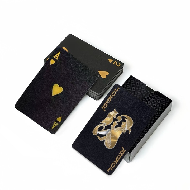 Set carti de joc premium, design negru cu simboluri aurii, rezistente la uzura, ideale pentru poker, magie sau colectie