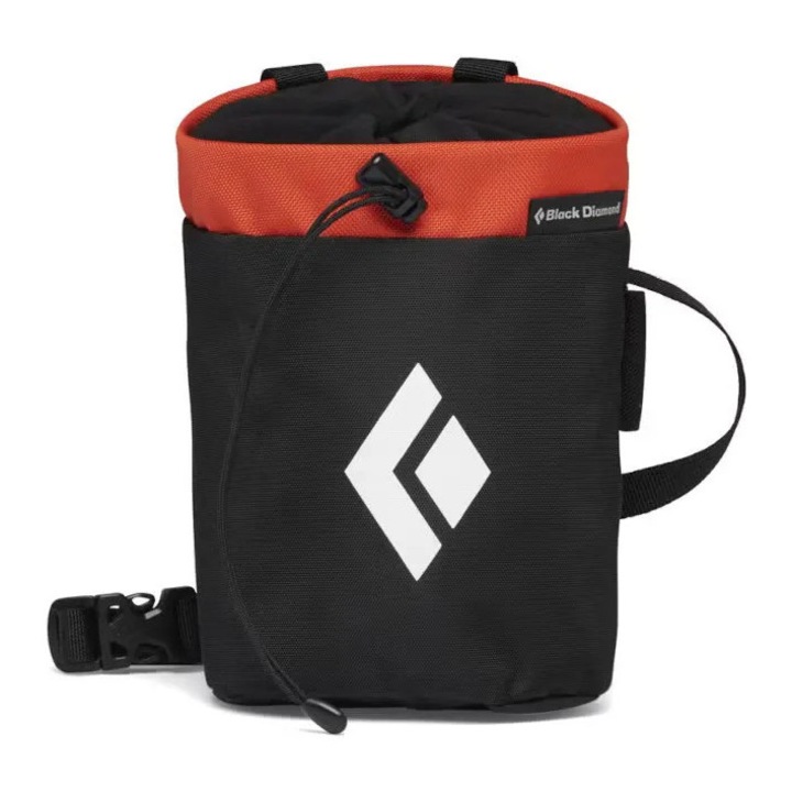 Black Diamond Team magnéziás zsák, optimális kapacitás, puha anyag, állítható pánttal, fekete