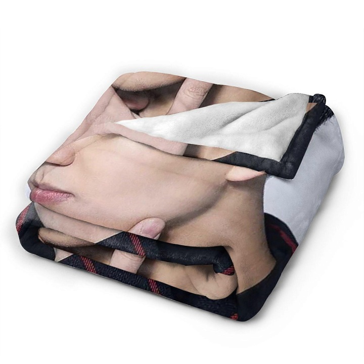 Patura flanel, Dimash Kudaibergen, 100x125cm, usoara, pentru pat, canapea