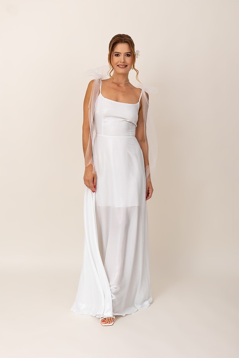 Ilona Andreoiu, Rochie evazata lunga cu aplicatie funda, Alb