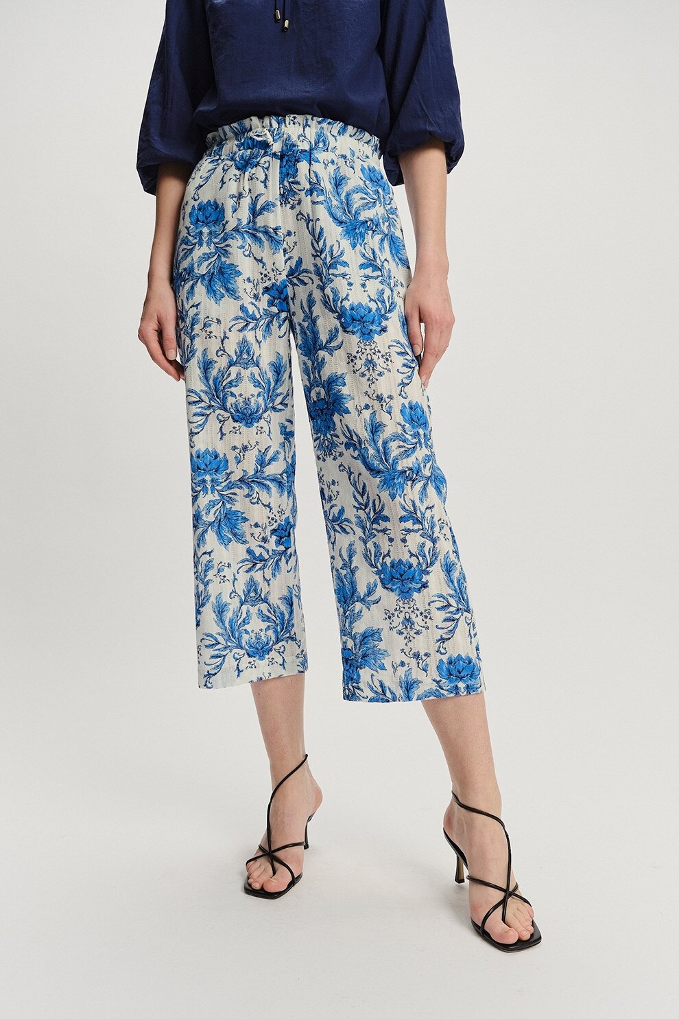 GreenPoint, Pantaloni crop cu design floral, Alb fildes, Albastru, 44