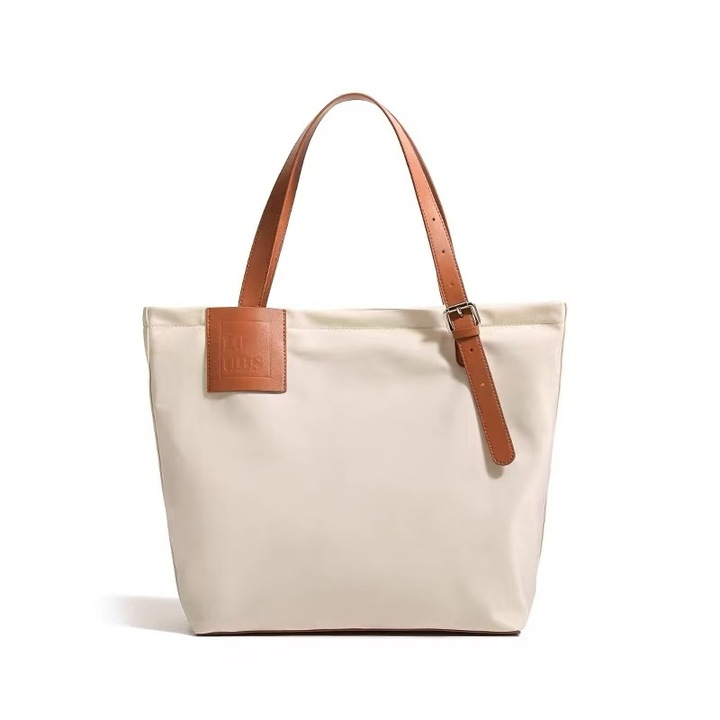 Nagy kapacitasu, vizallo vaszon valltaska