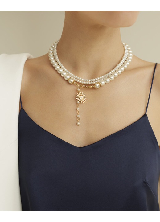 Позлатено колие с керамични перли, висулка Слънце и 18-каратови позлатени елементи, дължина 28 см