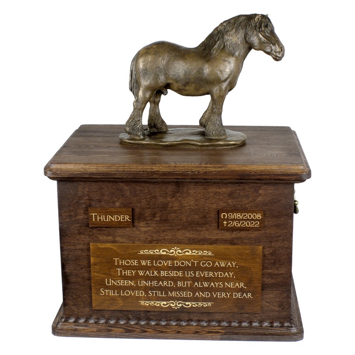 Urna pentru prohii de cal cu statueta, personalizata, Art-Dog, 40x30x28cm, lemn de mesteacan, capacitate pentru animale pana la 500kg