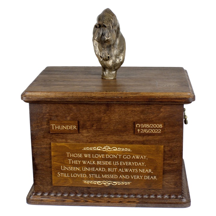 Urna pentru prohii de cal cu statueta, personalizata, Art-Dog, 40x30x28cm, lemn de mesteacan, capacitate pentru animale pana la 500kg