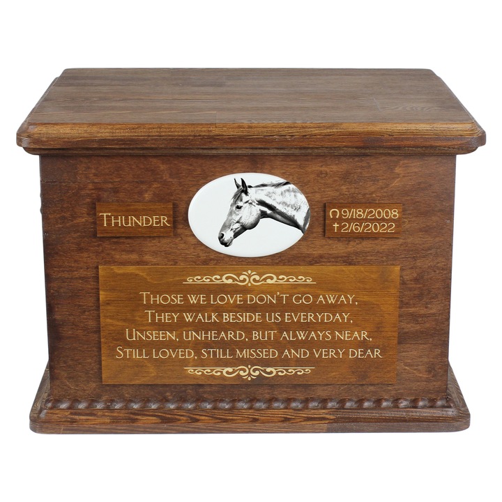 Urna personalizata pentru cenusa cailor, Art-Dog, 40x30x28cm, din lemn de mesteacan, cu manere din bronz