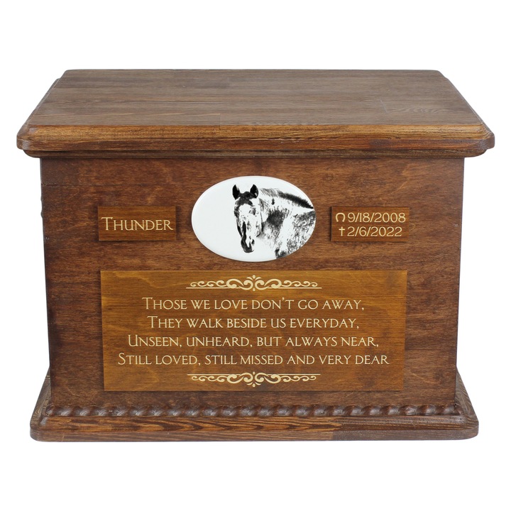 Urna personalizata pentru cenusa calului, Art-Dog, 40x30x28cm, din lemn de mesteacan, cu manere din bronz