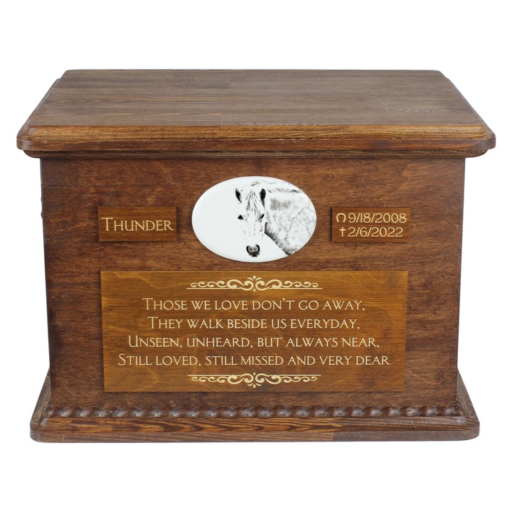 Urna personalizata pentru prochii de cal, Art-Dog, 40x30x28cm, lemn de mesteacan, cu manere din bronz