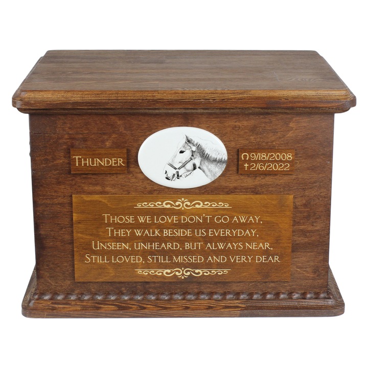 Urna personalizata pentru cenusa calului, Art-Dog, 40x30x28cm, din lemn de mesteacan, cu manere din bronz