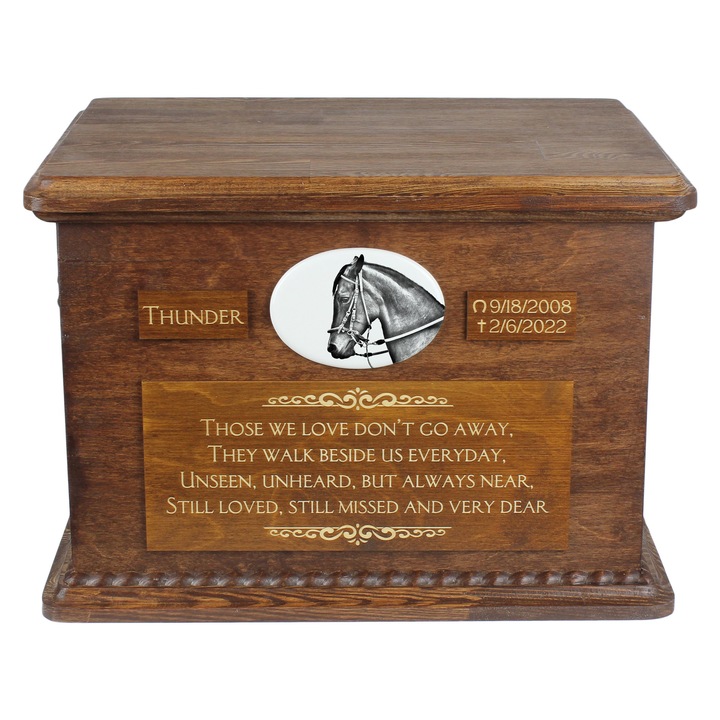 Urna personalizata pentru cenusa calului, Art-Dog, 40x30x28cm, lemn de mesteacan, cu manere din alama
