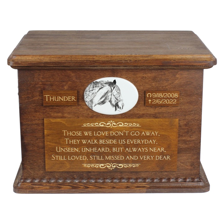 Urna personalizata pentru cenusa cailor, Art-Dog, 40x30x28cm, din lemn de mesteacan, cu manere din bronz