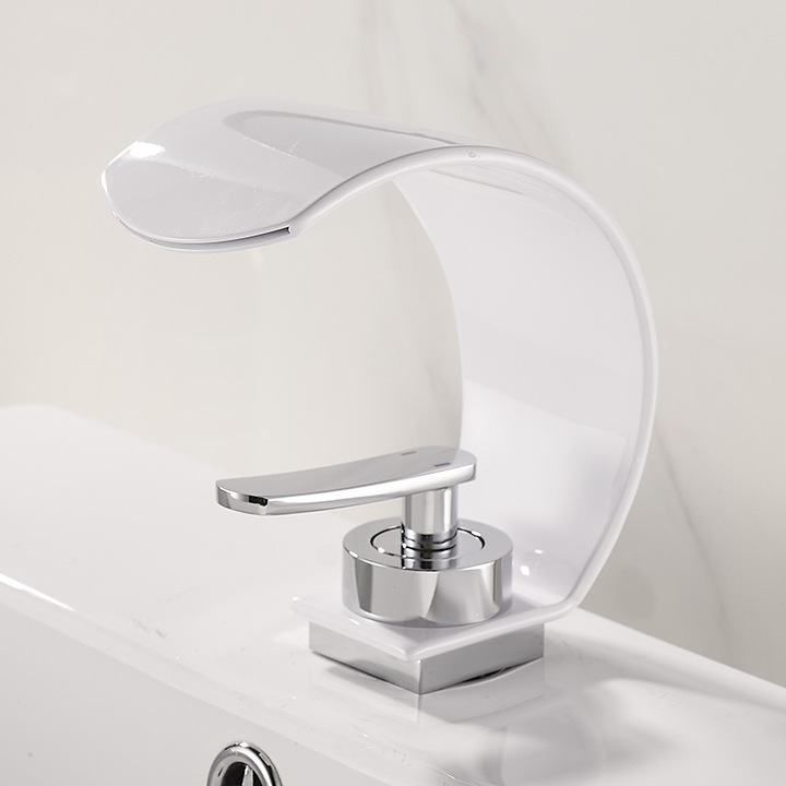 Смесител за мивка водопад с корпус от неръждаема стомана, струя тип водопад, двоен контрол за топла и студена вода, маркуч от неръждаема стомана против експлозия, многослойно покритие, модерен дизайн, устойчив на налягане, Smart Gadgets C&A, бял