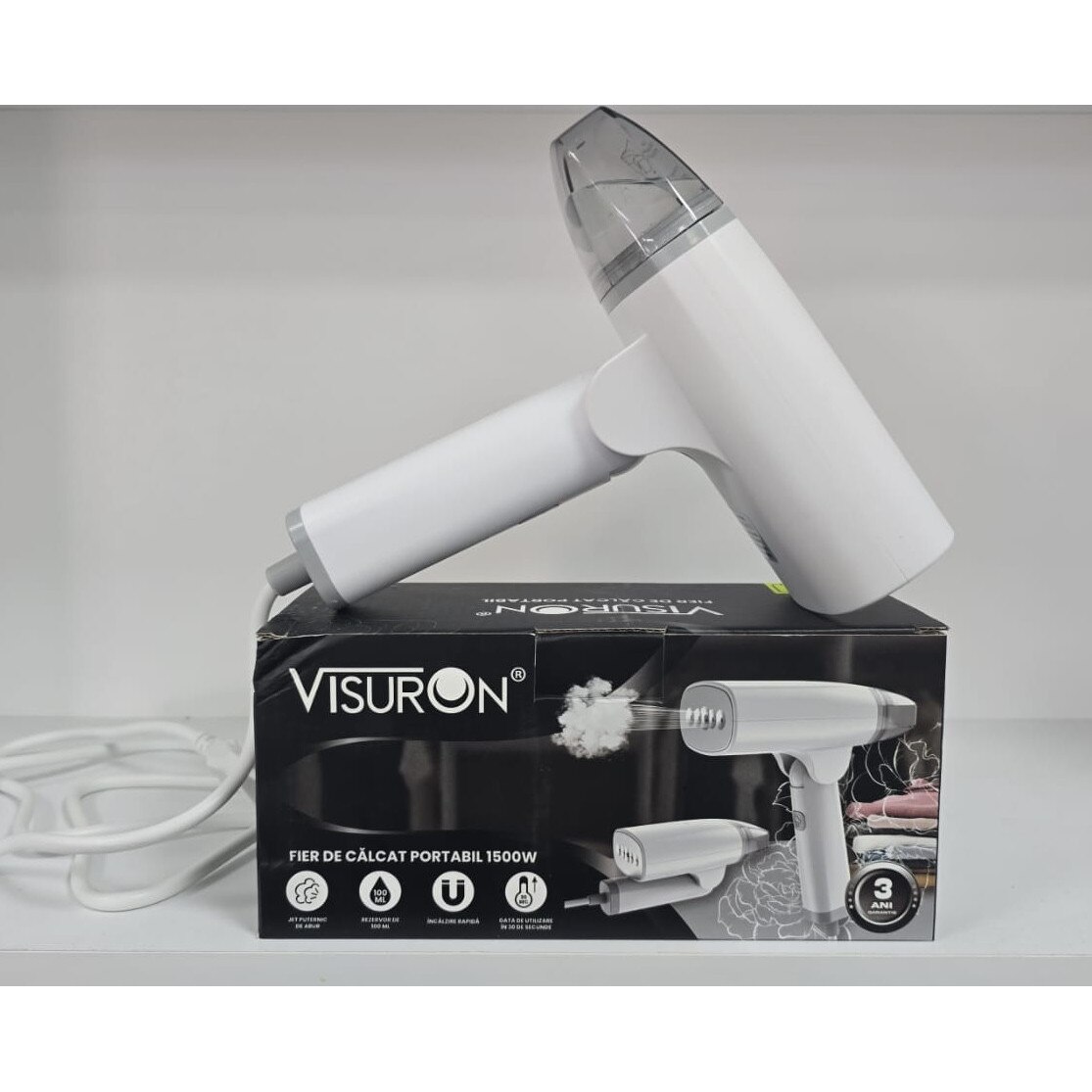 Fier De Calcat Portabil Cu Abur 1500W VISURON®, Rezervor De Apa De 100ml, Incalzire Rapida In 30 Secunde, Jet Peternic De Abur, Pliabil, 220V, Panou Din Otel Inoxidabil, Alb
