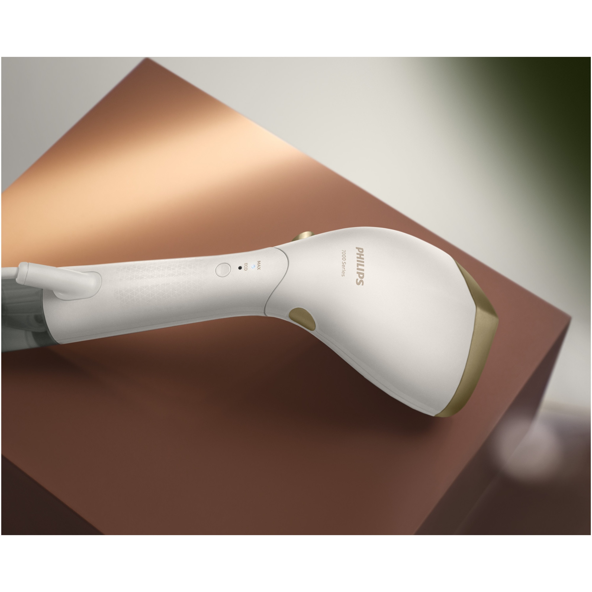 Aparat de calcat vertical portabil Philips seria 7000 STH7030/10, 1500W, debit de abur 28 g/min, Rezervoare de apa detasabile de 100 ml si 200ml, Talpa OptimalTEMP, 30sec. Incalzire, Cap reglabil, 2 nivele de abur, Greutate 870 g, manusa